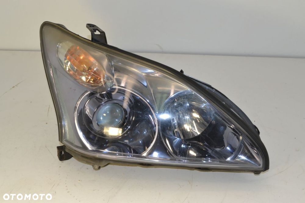 Lampa prawy przód Lexus RX 400h 2009r - 2