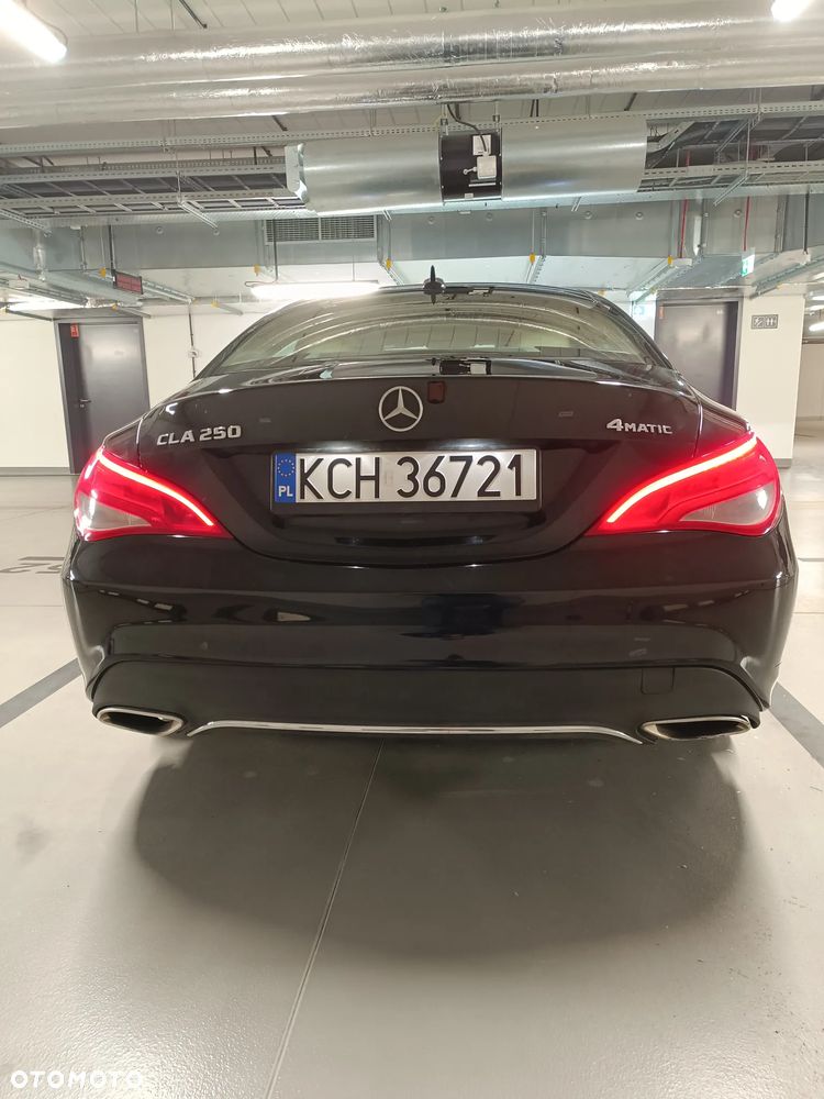 Mercedes-Benz CLA 250 4Matic 7G-DCT - 17