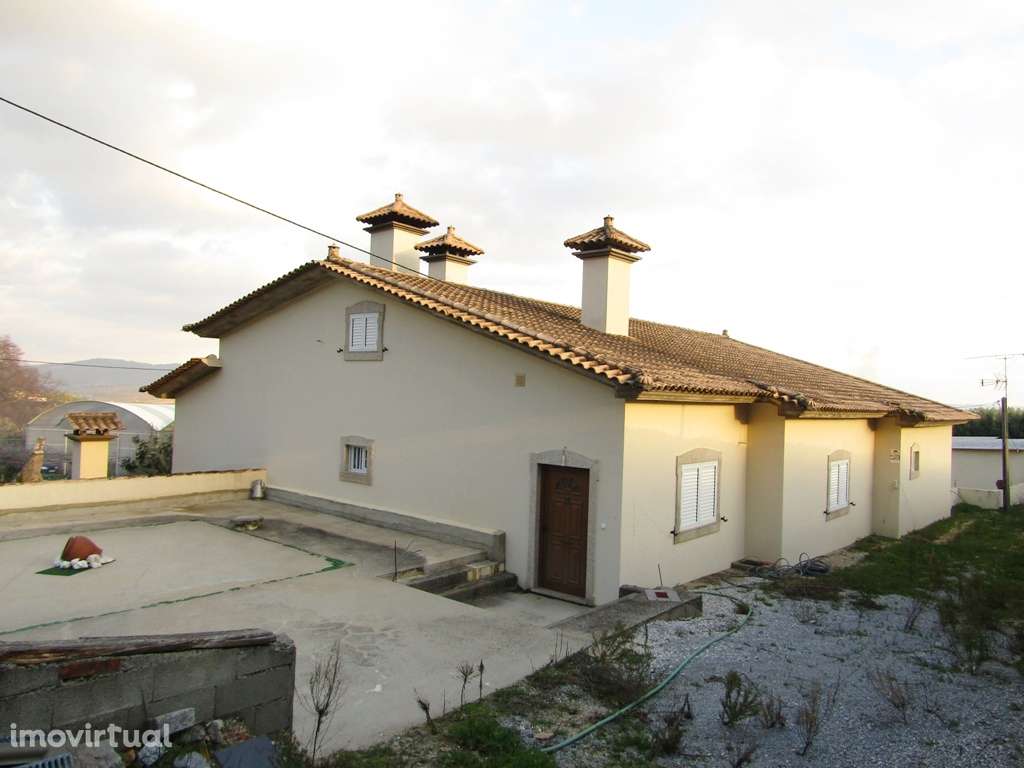 Moradia T4 com Anexos e Garagens - Covilhã - Grande imagem: 3/48