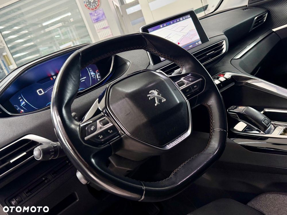Peugeot 3008 1.6 BlueHDi Allure S&S EAT6 - 26
