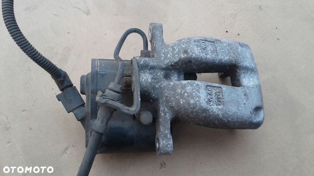 Zacisk hamulcowy prawy tył vw passat b6 R32 - 2