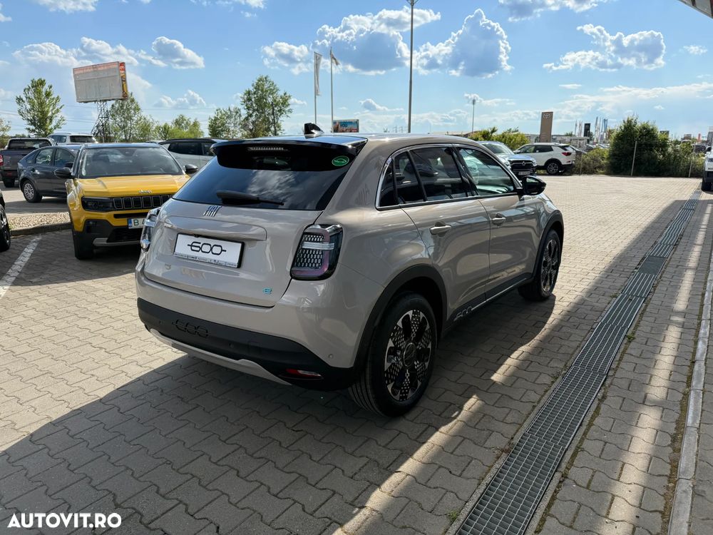 Fiat 600 BEV 54 kWh La Prima - 11