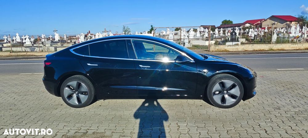 Tesla Model 3 Standard Reichweite Plus Hinterradantrieb - 3