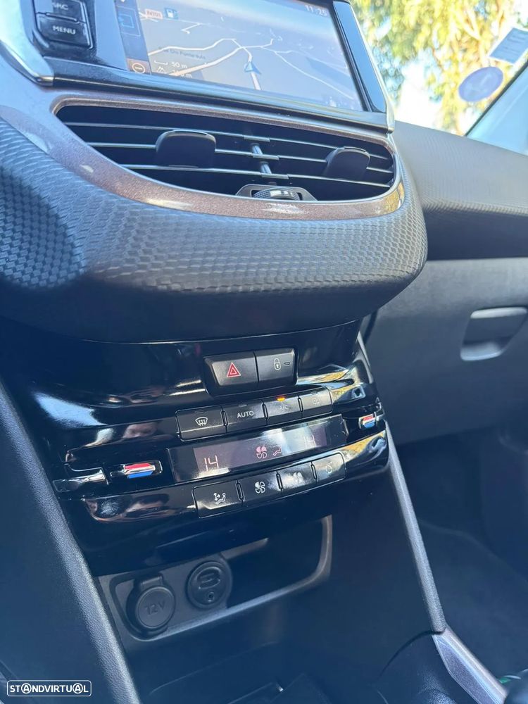 Peugeot 2008 1.2 PureTech Style - 9