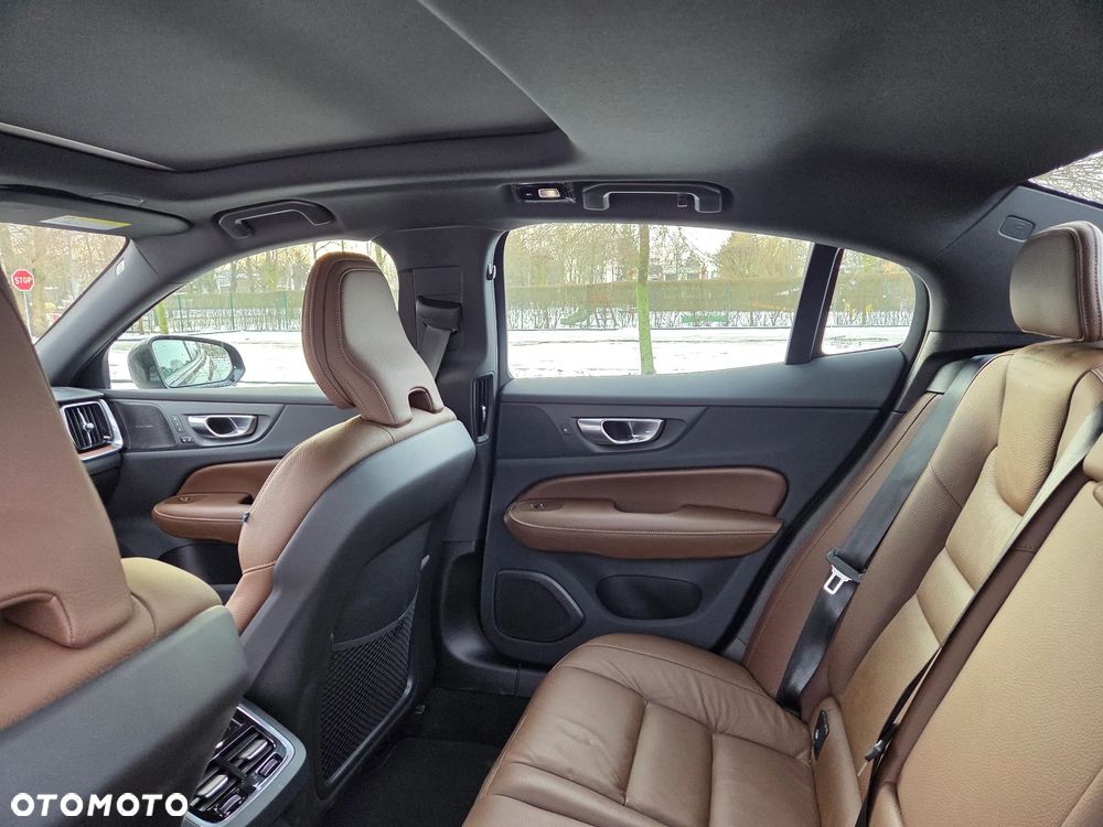Volvo S60 B5 B AWD Ultimate Dark - 9