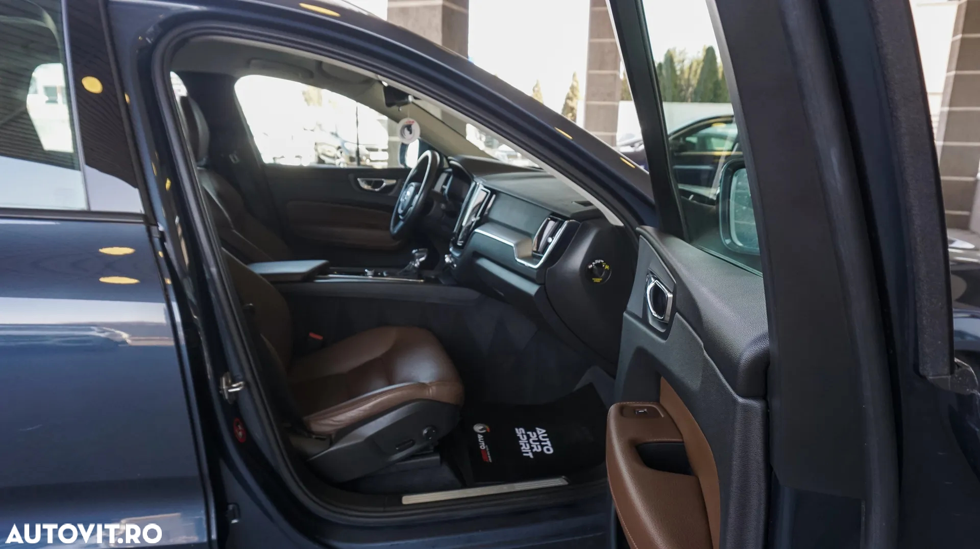 Volvo XC 60 D4 AWD Geartronic Momentum - 24