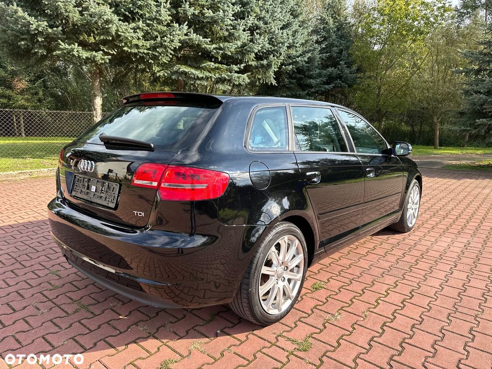 Audi A3 Sportback 1.6 TDI DPF Ambiente - 24