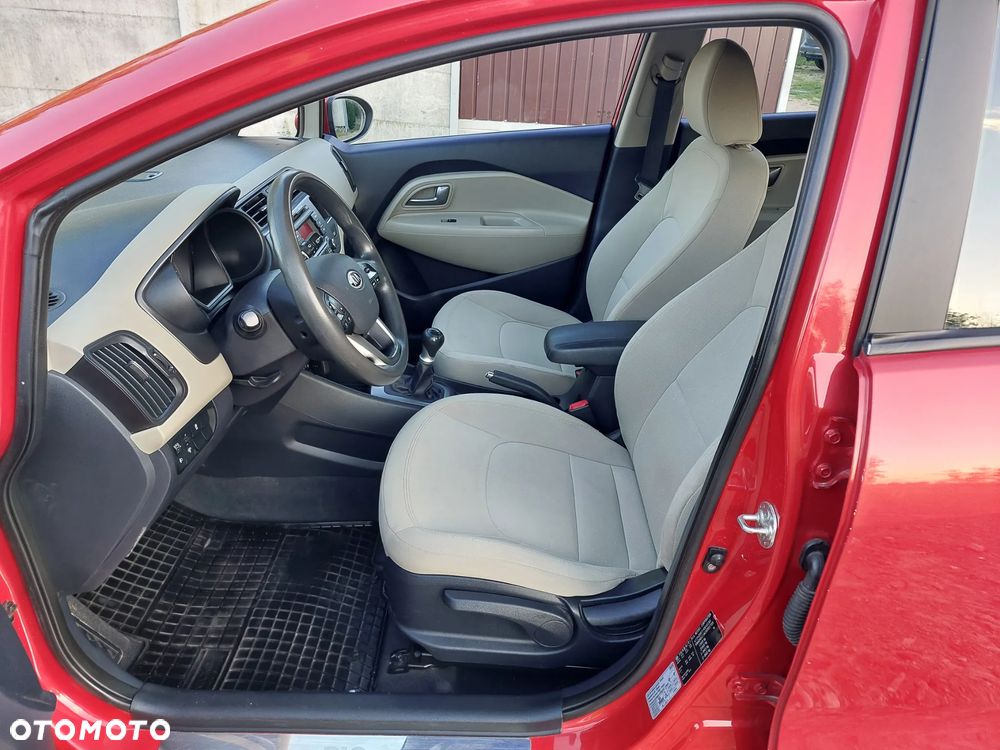 Kia Rio - 23