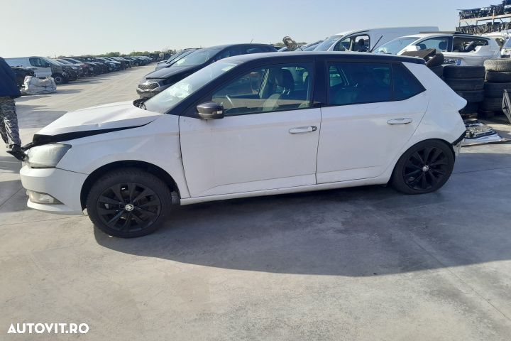 Grila bara fata centru 6V0853665 6V0853665 Skoda Fabia NJ [2014 - 201 - 5