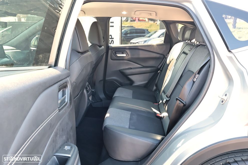 Nissan Qashqai 1.3 DIG-T N-Connecta Xtronic - 19