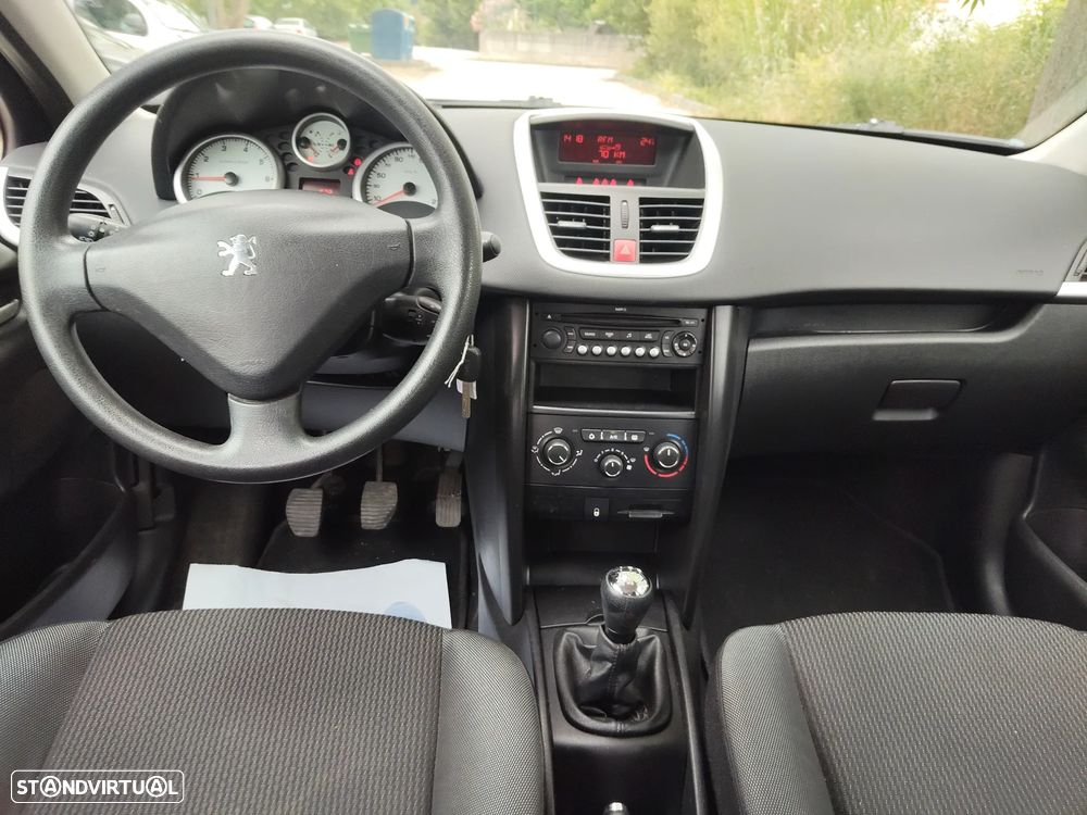 Peugeot 207 - 8