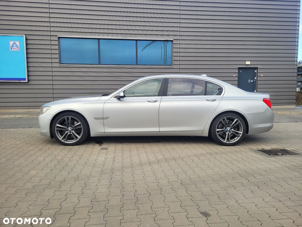 BMW Seria 7 750i L xDrive - 2