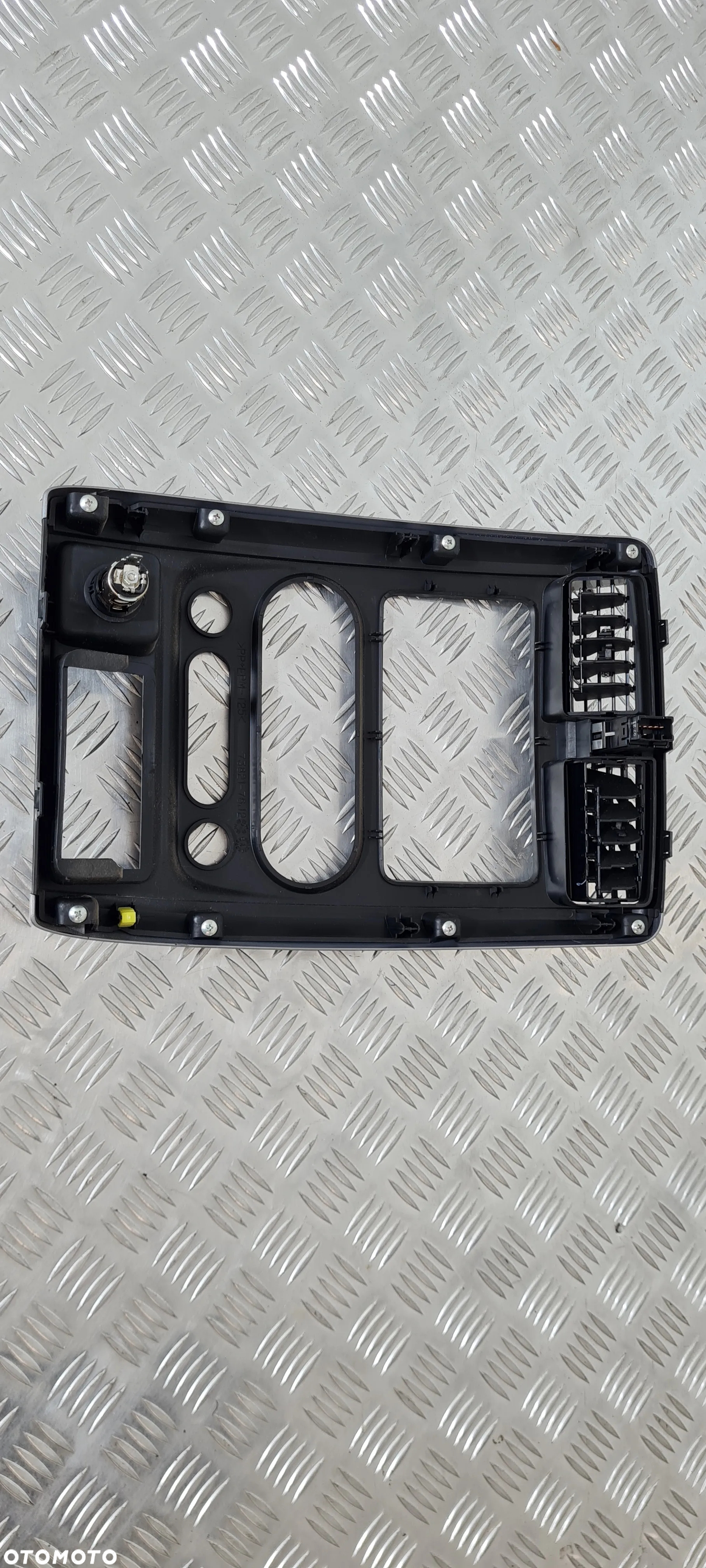 Suzuki Jimny Ramka Radia Panel - 4