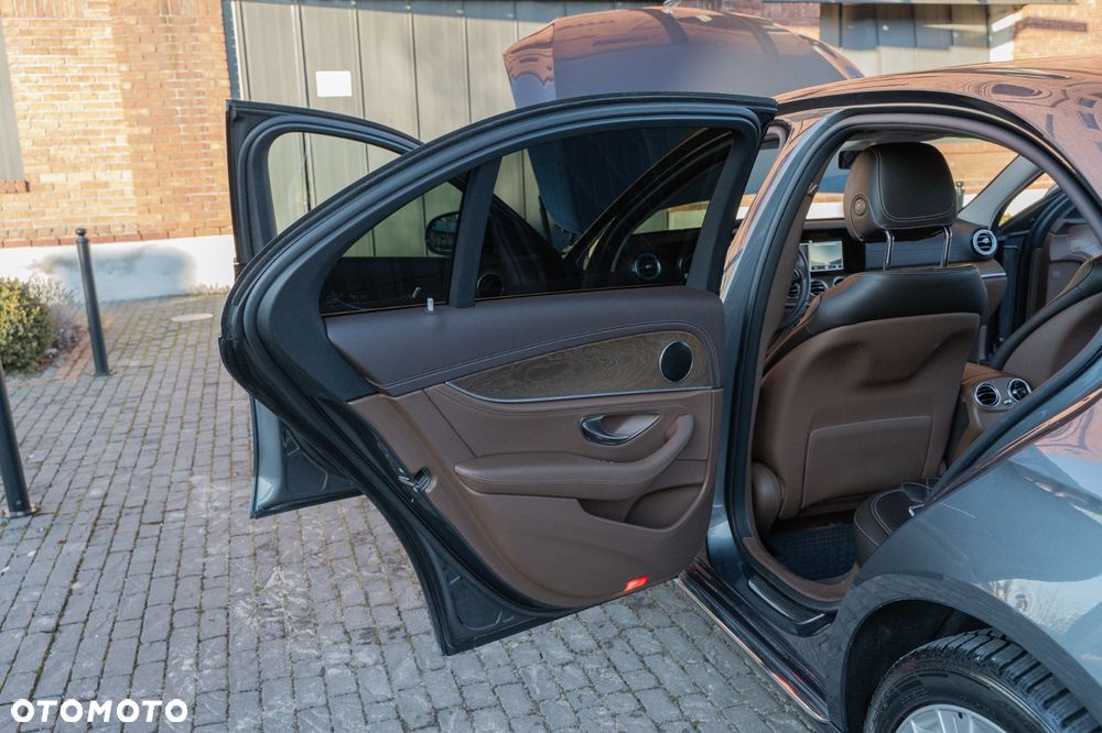 Mercedes-Benz Klasa E 220 d 4-Matic Business Edition 9G-TRONIC - 14
