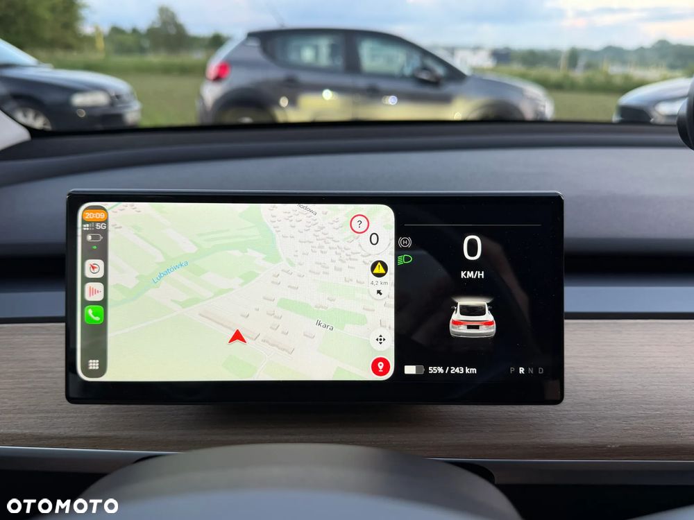 Tesla Model Y Long Range AWD - 36