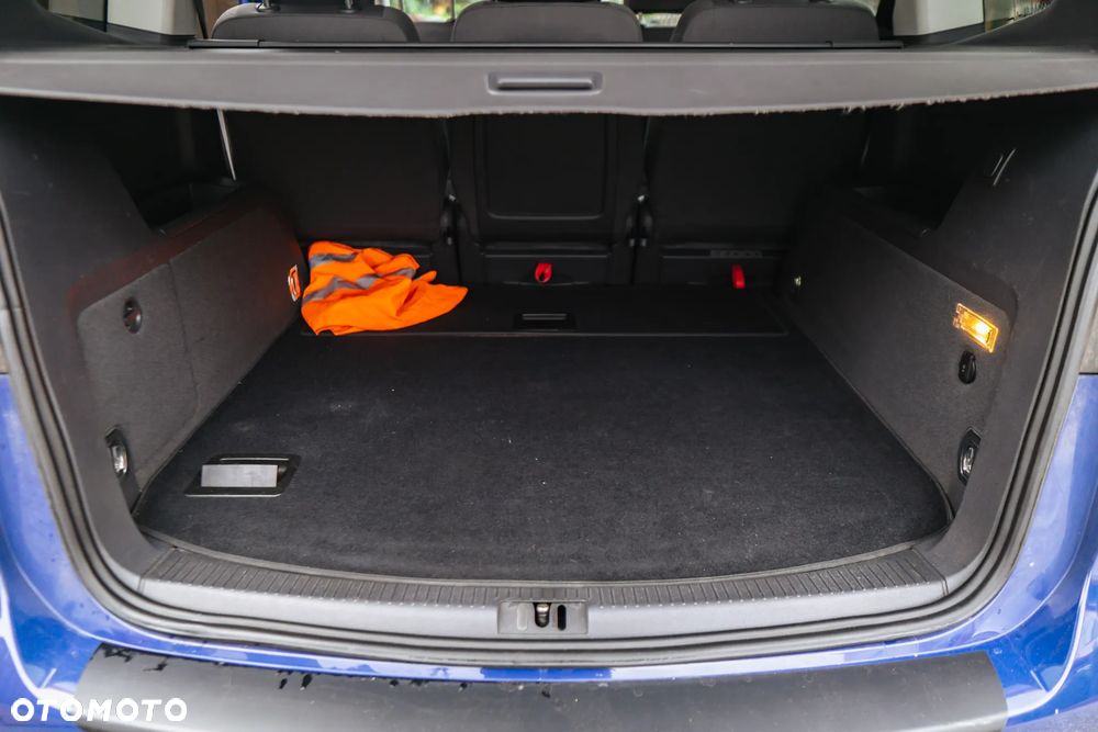 Volkswagen Touran 1.6 TDI DPF BlueMotion Technology DSG Comfortline - 26