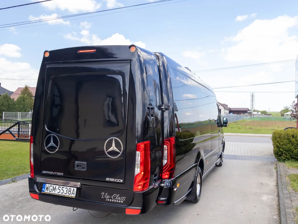 Mercedes-Benz SPRINTER 3.0 V6 / AUTOBUS 21-MIEJSC / ZABUDOWA MERCUS + PLECAK / AUTOMAT / TV + LODÓWKA / FULL WERSJA / ZNIKOMY PRZEBIEG 70 TYŚ KM! / STAN FABRYCZNIE NOWY! - 36