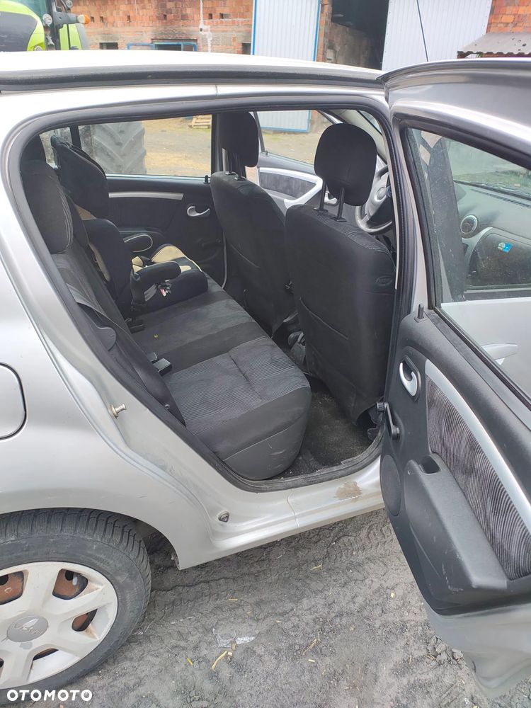 Dacia Sandero - 5