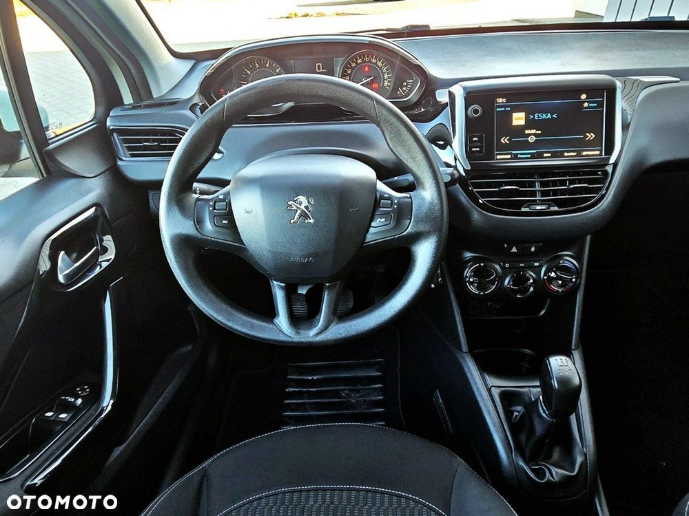 Peugeot 208 - 11