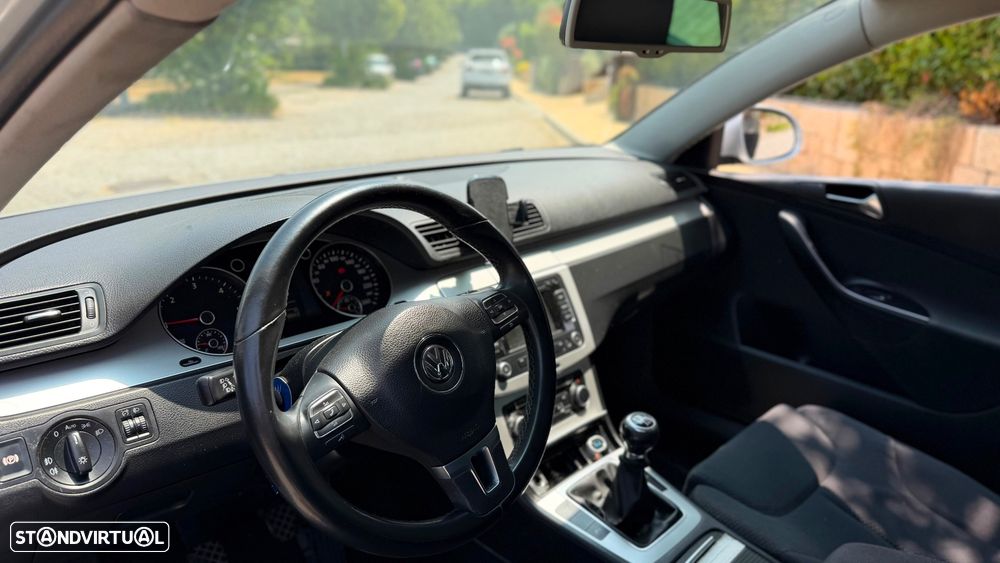 VW Passat 1.6 TDI BlueMotion Highline - 7