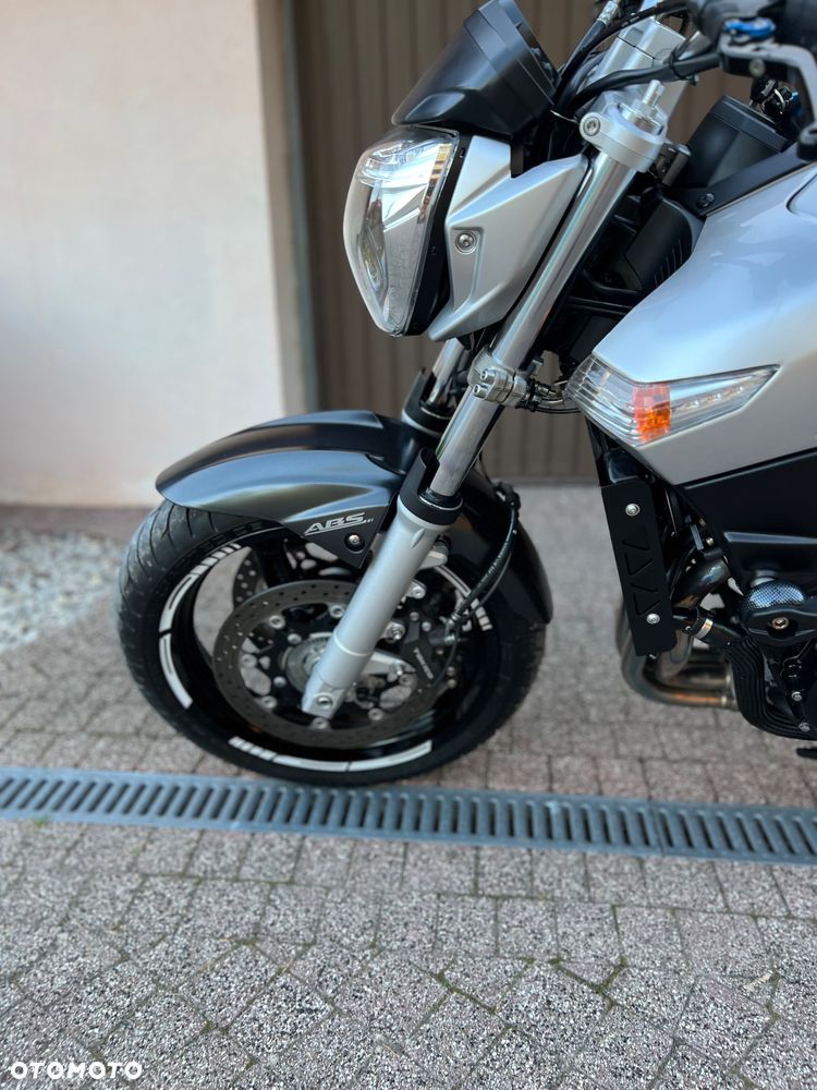 Suzuki GSR - 17