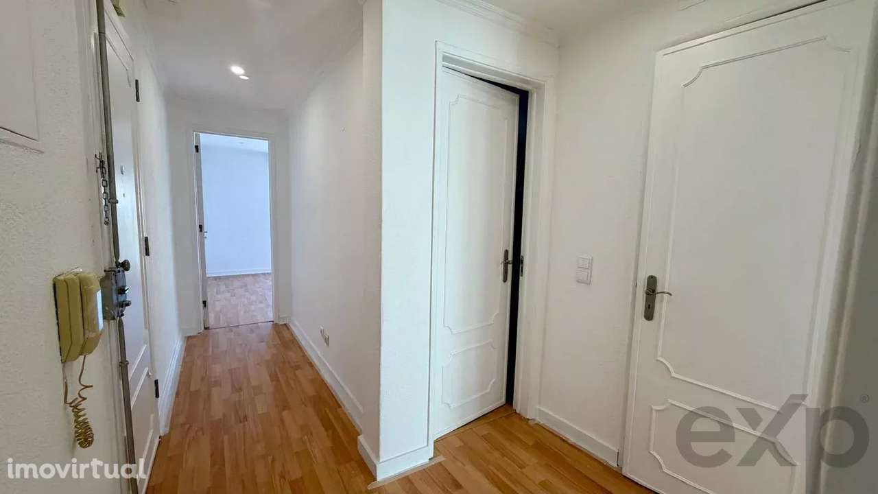 Apartamento T2 renovado em Cruz de Pau, Amora - Grande imagem: 5/10