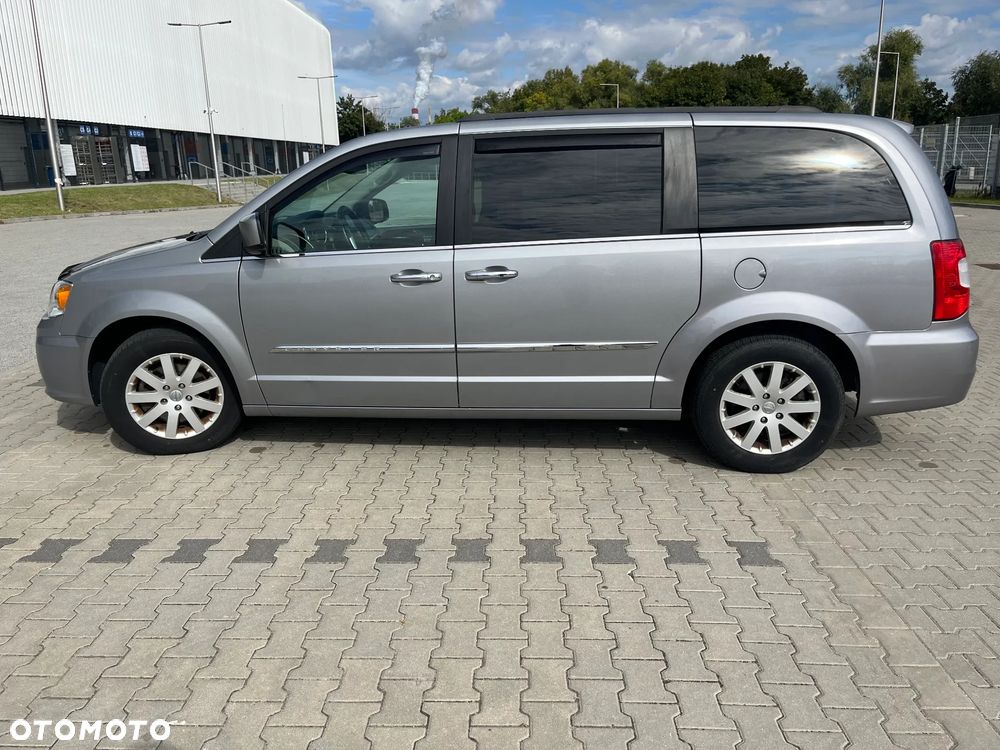 Chrysler Town & Country - 8