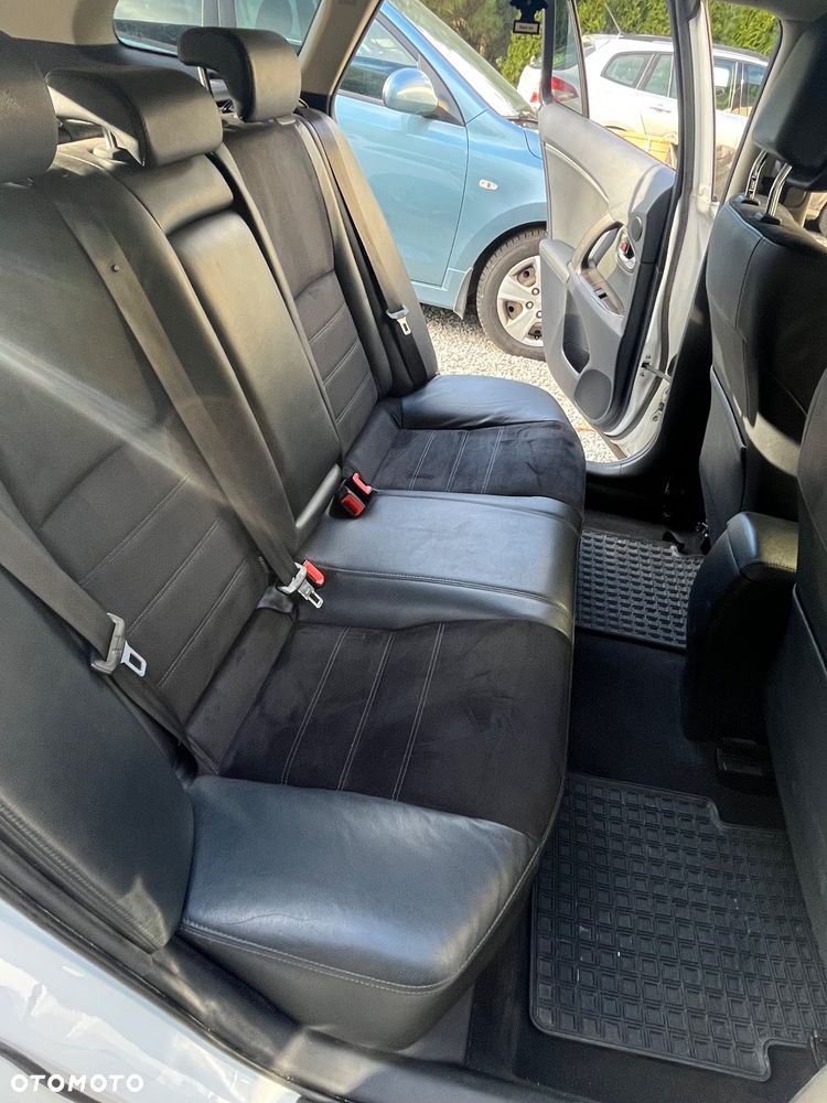 Toyota Avensis Touring Sports 1.8 Executive - 17