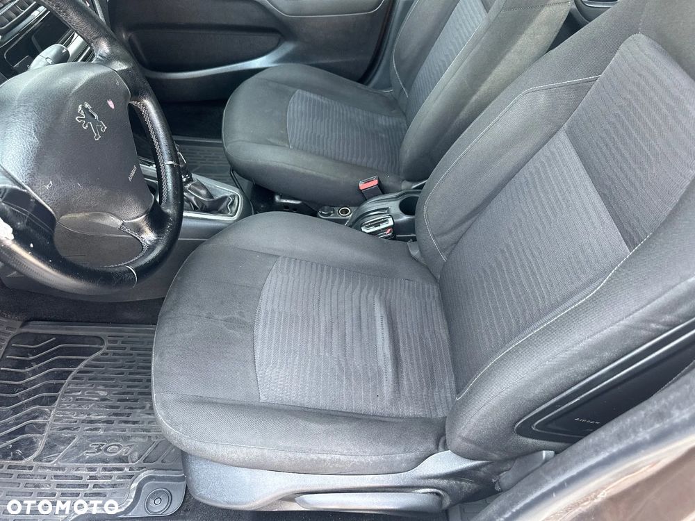 Peugeot 301 1.6 VTi Active - 26