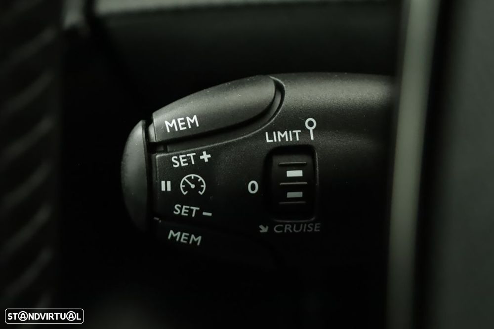 Peugeot 208 1.2 PureTech Style - 18