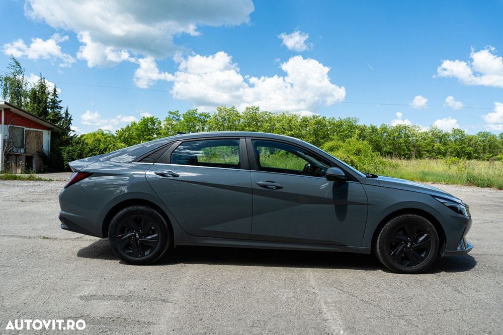 Hyundai Elantra 1.6 l 123 CP 6MT Highway - 12