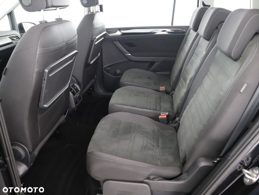 Volkswagen Touran - 12