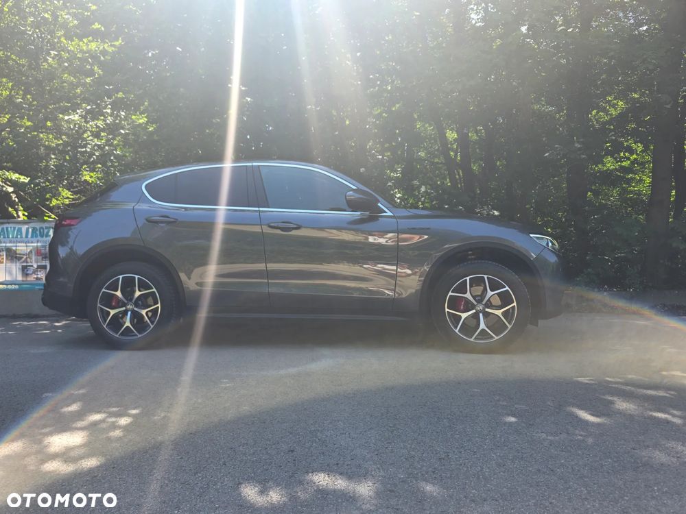 Alfa Romeo Stelvio 2018 photo 2