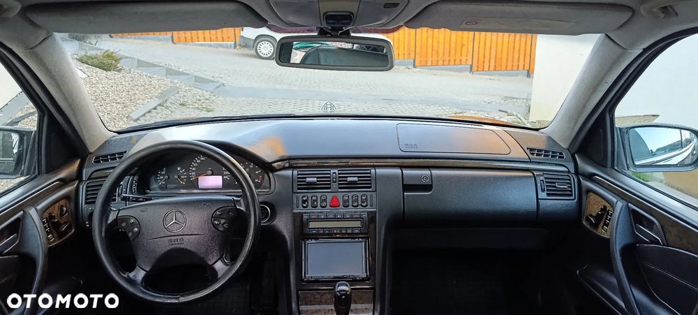 Mercedes-Benz Klasa E - 8