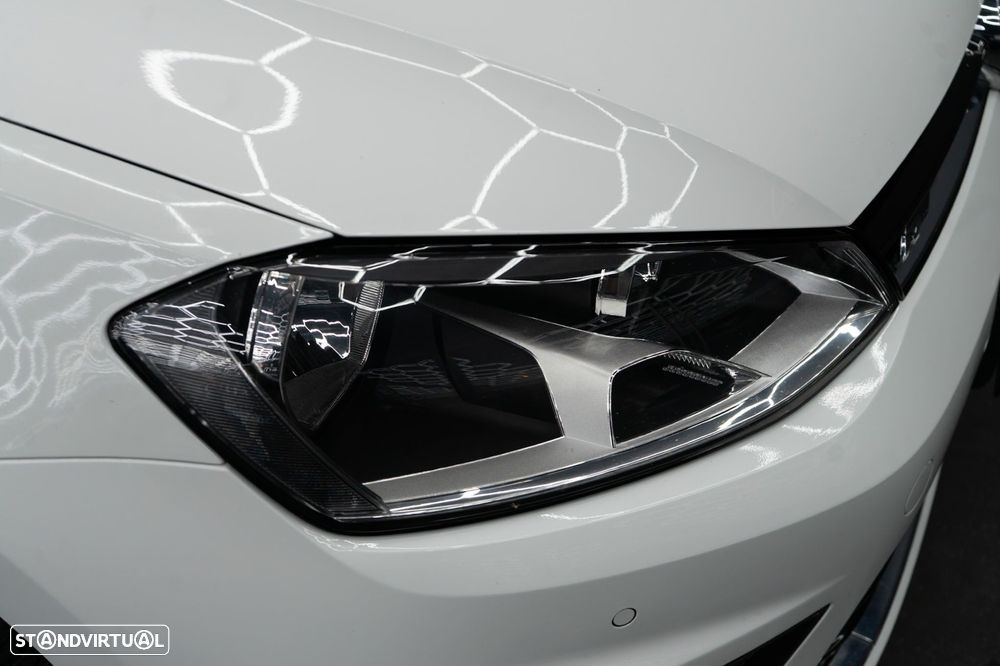 VW Golf Variant 1.6 TDi R-Line DSG - 14