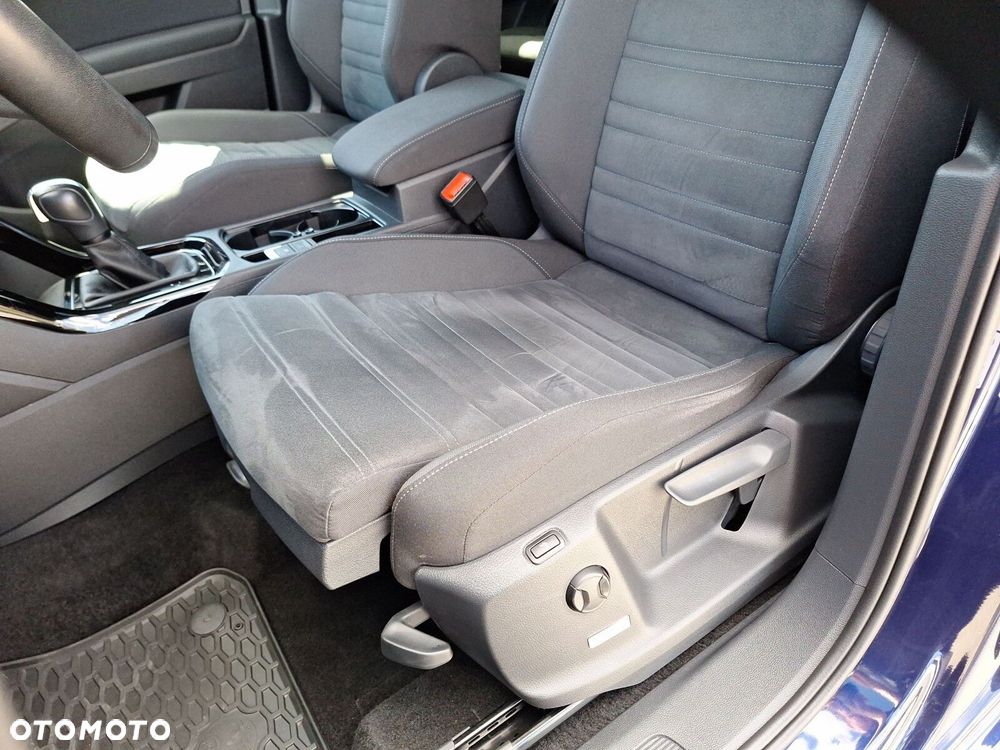 Volkswagen Touran - 11