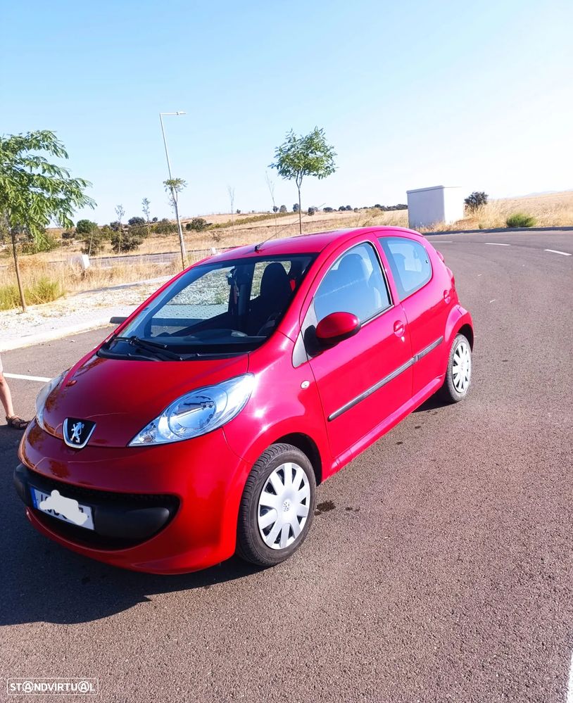 Peugeot 107 1.0 Trendy 2 Tronic - 1