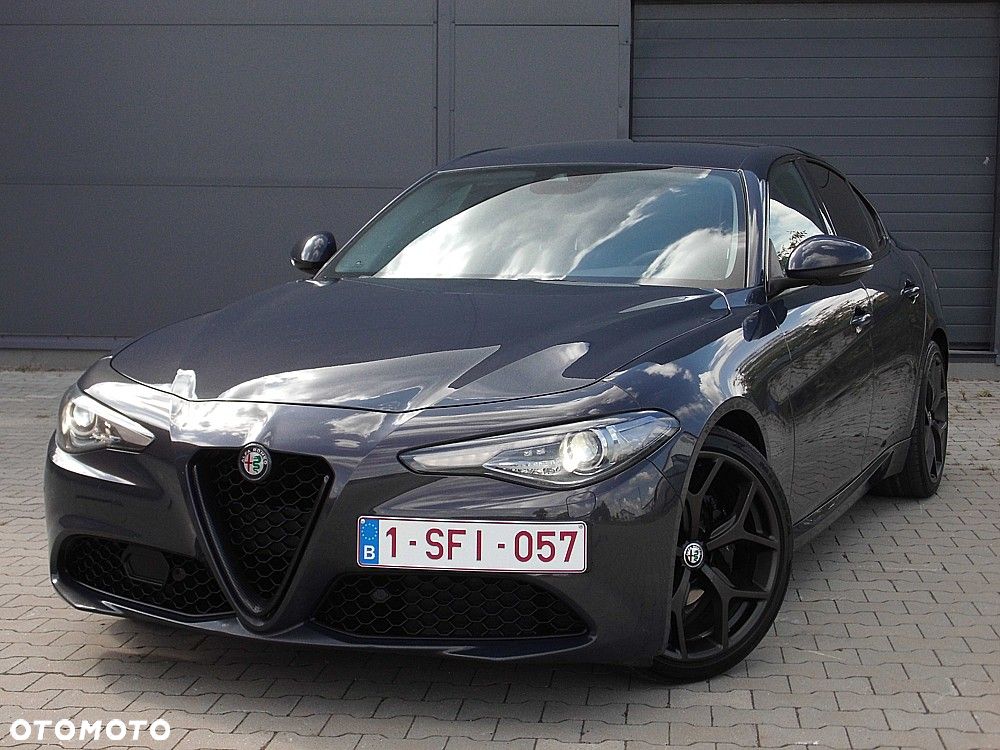 Alfa Romeo Giulia 2.2 AT8 Business - 1