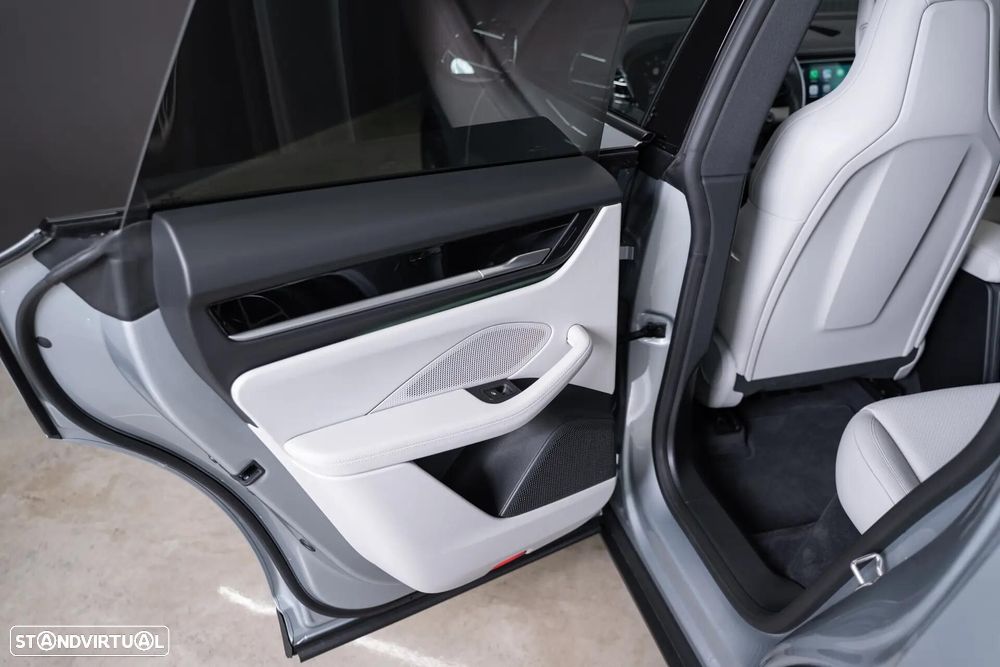 Porsche Macan Electric - 49