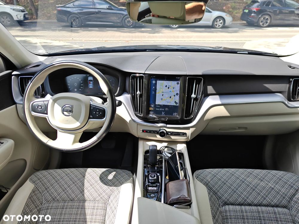 Volvo XC 60 B4 D AWD Momentum Pro - 8
