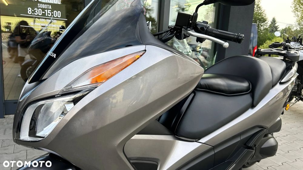 Honda NSS - 23