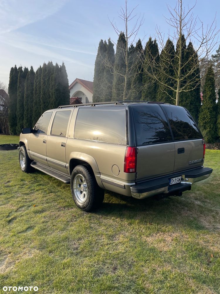 Chevrolet Suburban - 8