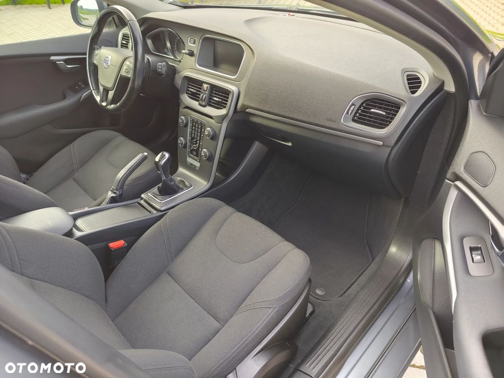 Volvo V40 D2 - 18