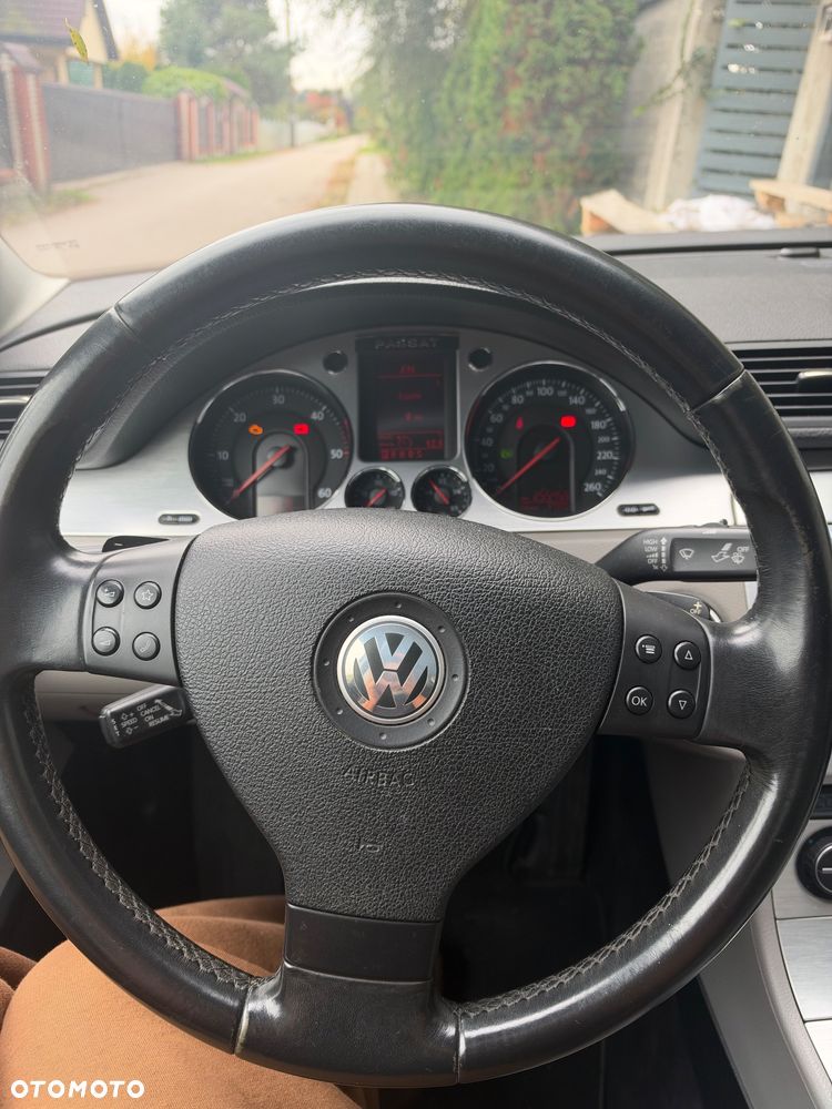 Volkswagen Passat - 11
