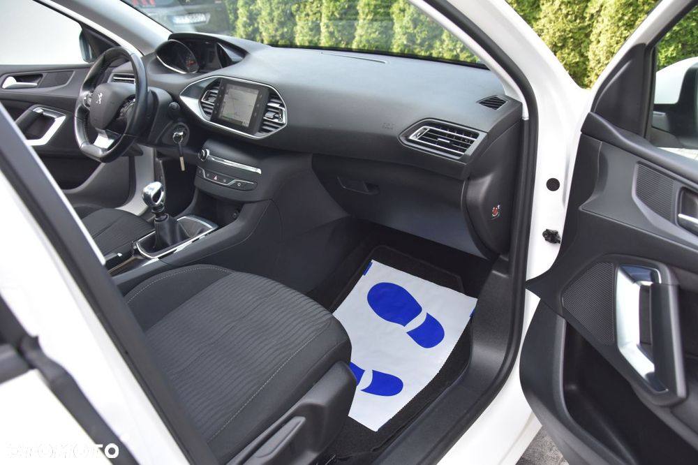 Peugeot 308 1.6 BlueHDi Allure S&S - 21