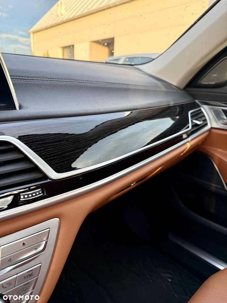 BMW Seria 7 740d xDrive - 14