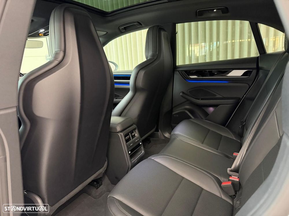 Porsche Macan Electric 4 - 14