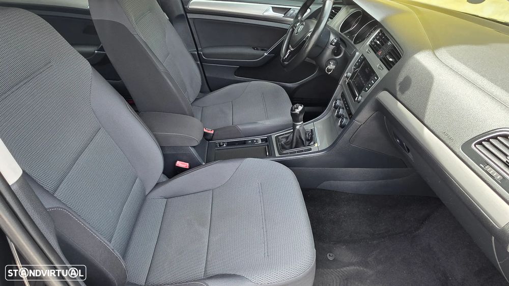VW Golf 1.6 TDi BlueMotion Confortline - 21