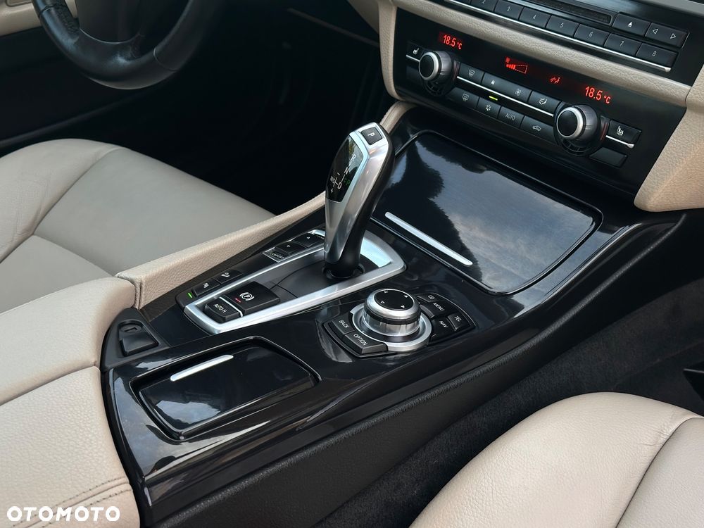 BMW Seria 5 530d xDrive Touring Sport-Aut Modern Line - 37