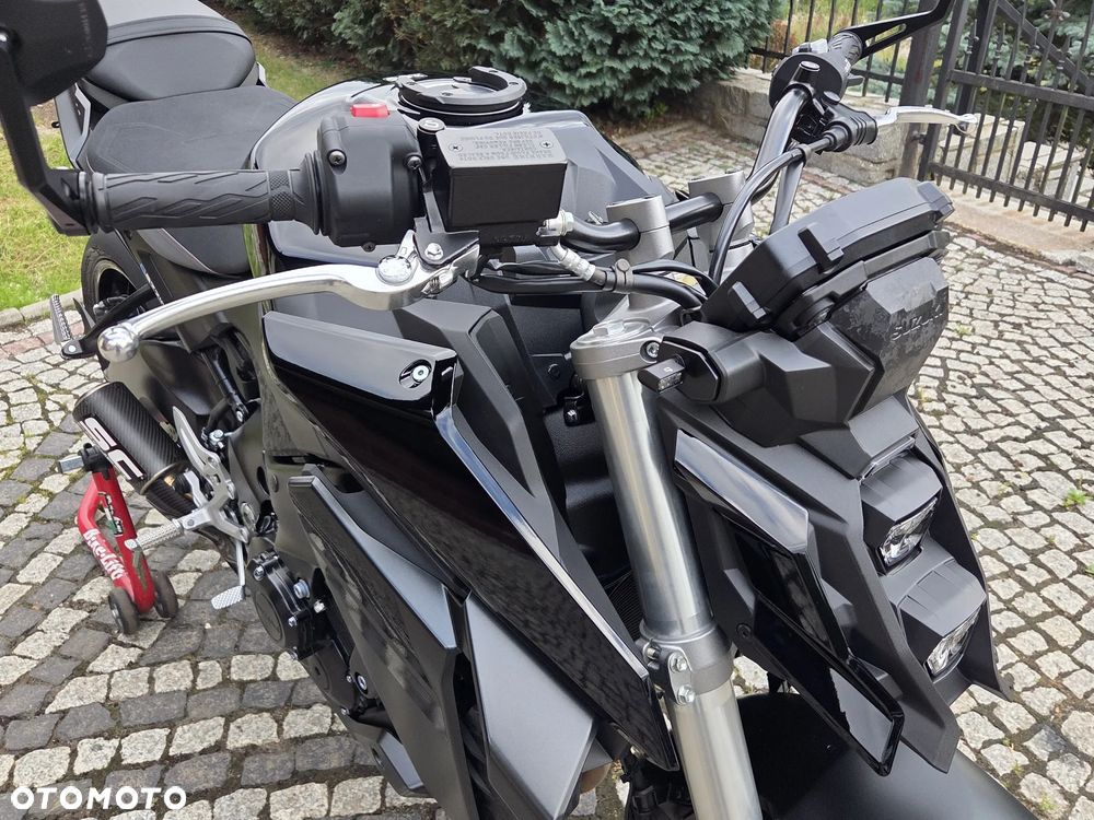 Suzuki GSX - 25